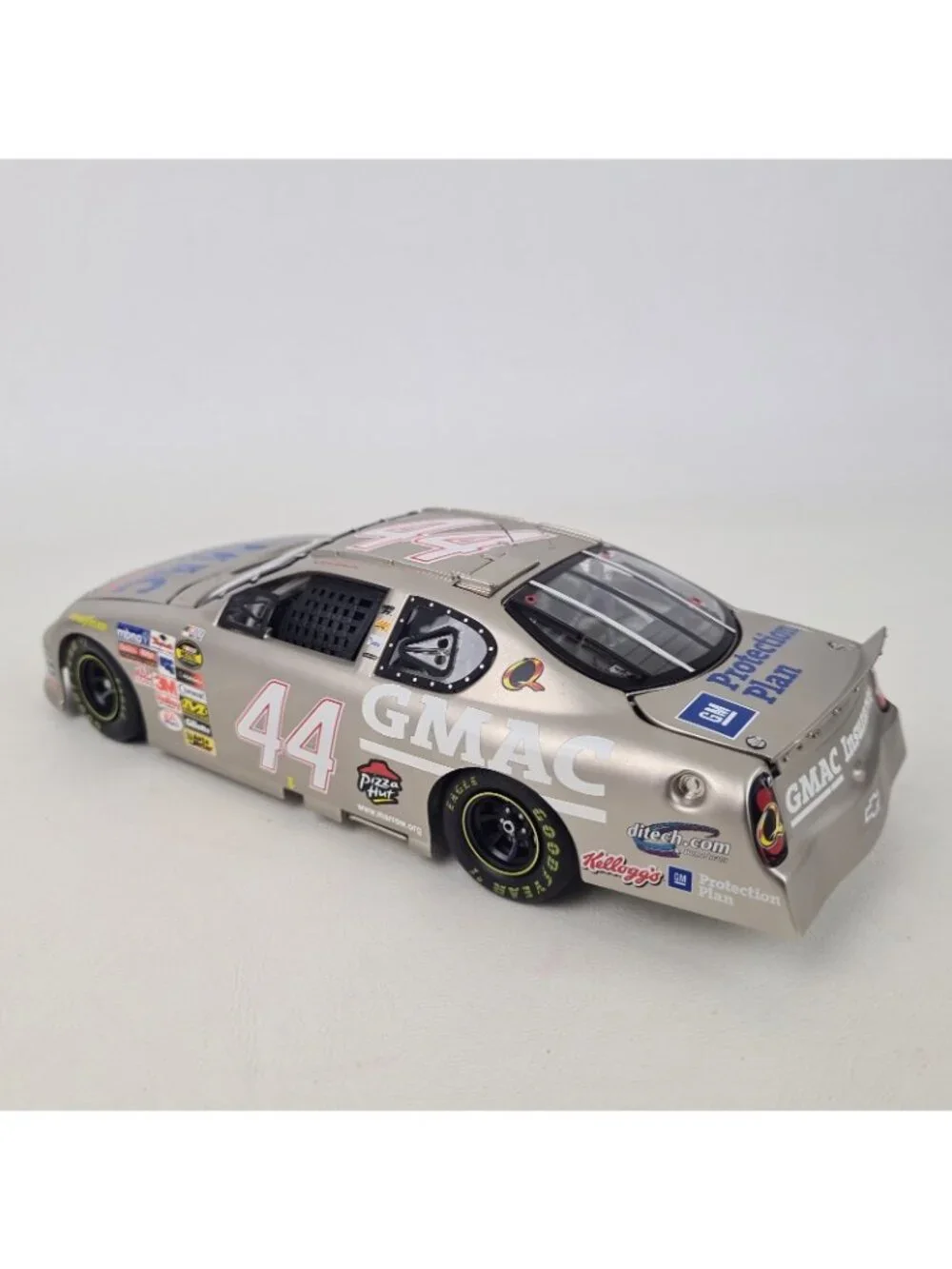 Team Caliber 1:24 Diecast GMAC Racing 2005 Monte Carlo #44 Terry Labonte E16